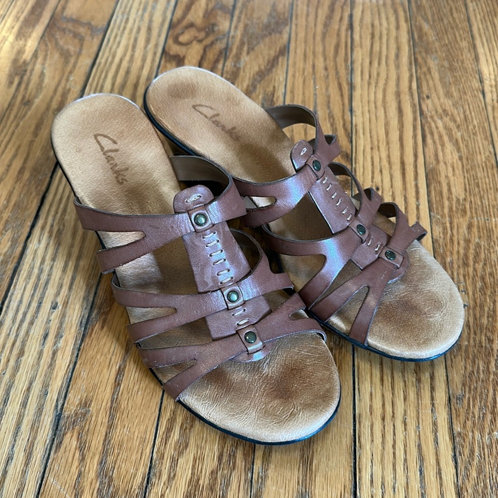 Clarks Slip-on Slide Sandals Brown 2.5" Heel Women's Size 6.5 Butterscotch